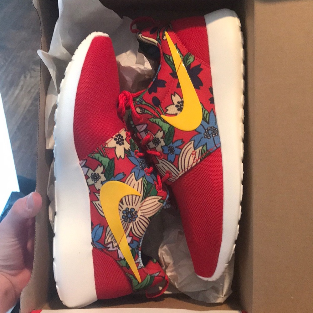 Red Nike roshe shoes